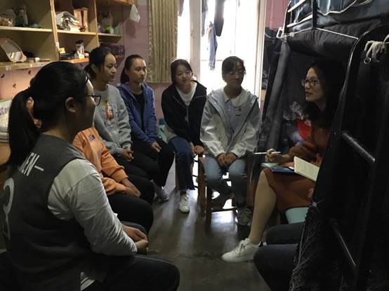 说明:F:\69书吧新闻
稿\活动照片\三个一 1.JPG